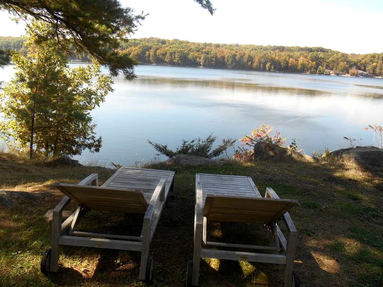 Spacious Lakefront Cottage Rental for Group Getaway on a Resort near Kingston, Ontario