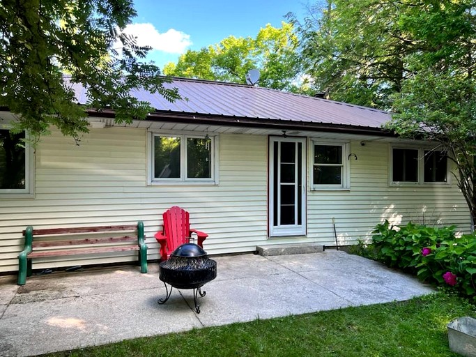 Cottages (Canada, Marmora, Ontario)