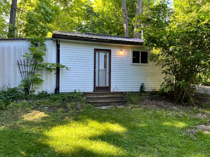 Cottages (Canada, Marmora, Ontario)