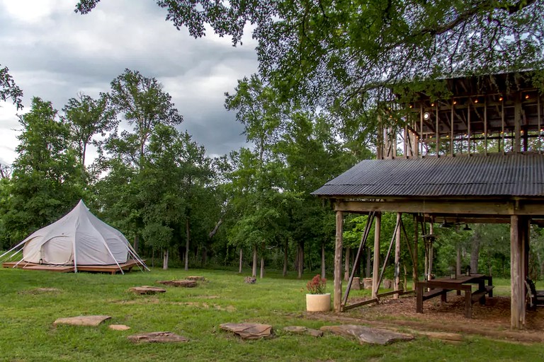 Bell Tents (Elgin, Texas, United States)