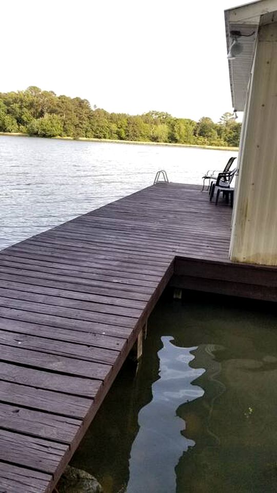 Marshall County Lake Escape: Pet-Friendly Rental with Boat Slip for Big Groups on Guntersville Lake