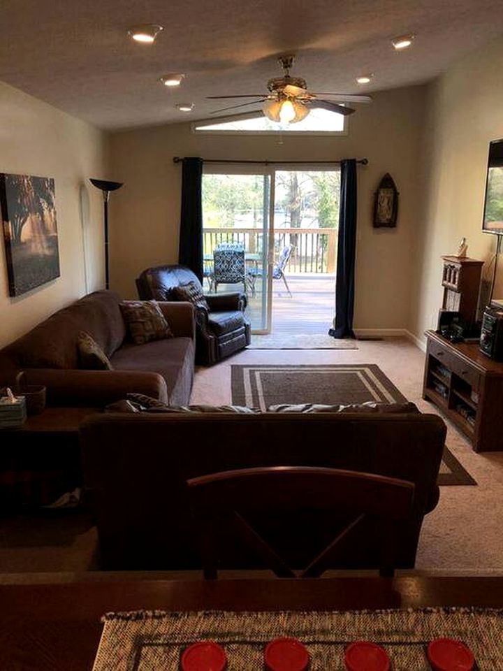 Marshall County Lake Escape: Pet-Friendly Rental with Boat Slip for Big Groups on Guntersville Lake