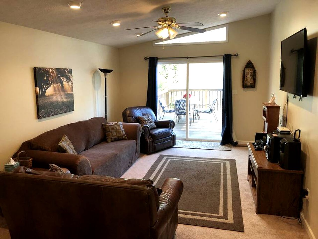 Marshall County Lake Escape: Pet-Friendly Rental with Boat Slip for Big Groups on Guntersville Lake