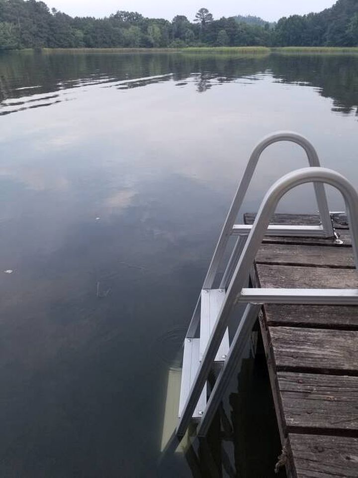 Marshall County Lake Escape: Pet-Friendly Rental with Boat Slip for Big Groups on Guntersville Lake