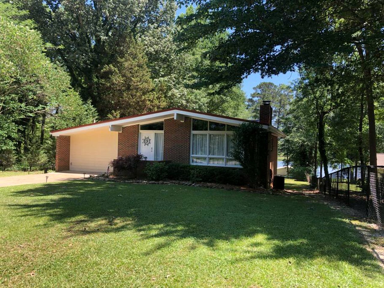 Marshall County Lake Escape: Pet-Friendly Rental with Boat Slip for Big Groups on Guntersville Lake