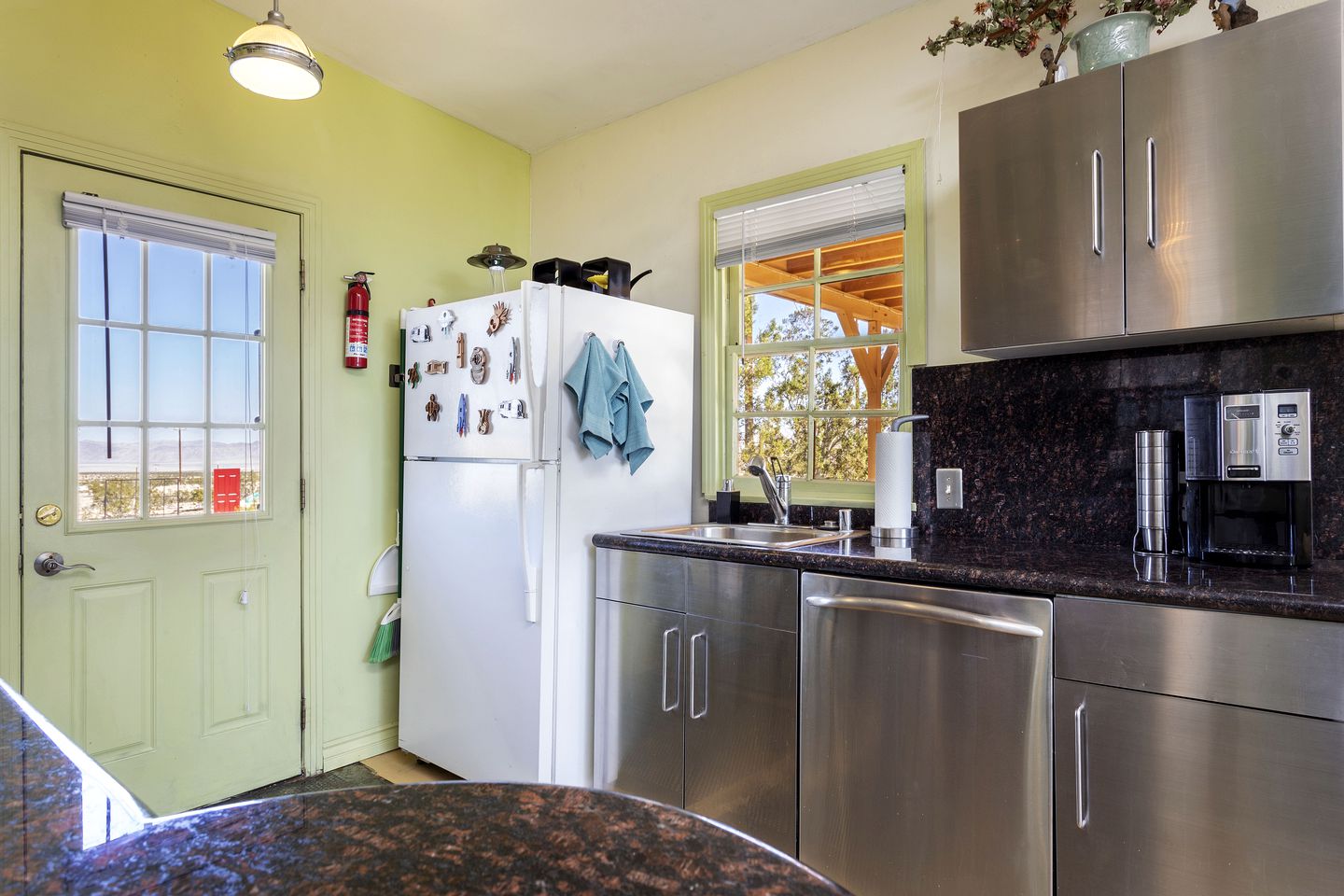 Cozy Cabin Ideal for a Getaway in Joshua Tree Perfect for Stargazing