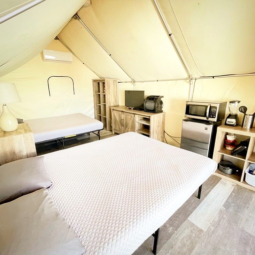 Safari Tents (United States of America, Kingsbury, Texas)