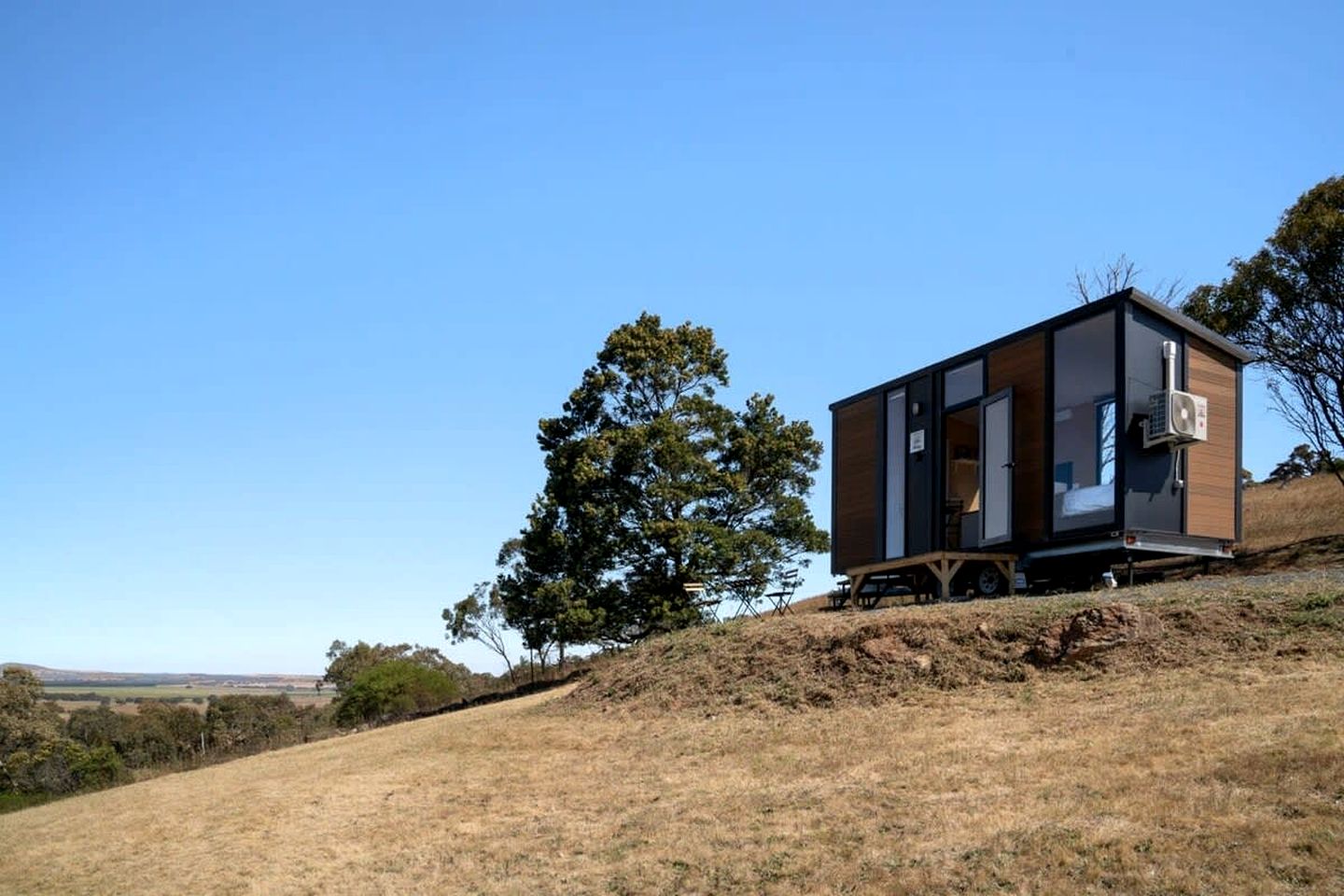 Marvelous Glamping Getaway for Two: Secluded and Tranquil Tiny House in Ararat, Victoria