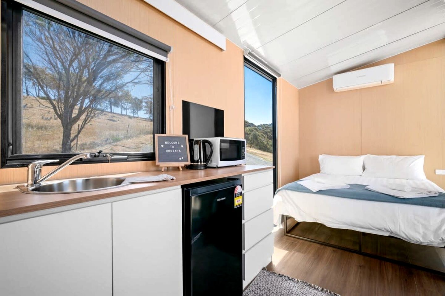Marvelous Glamping Getaway for Two: Secluded and Tranquil Tiny House in Ararat, Victoria
