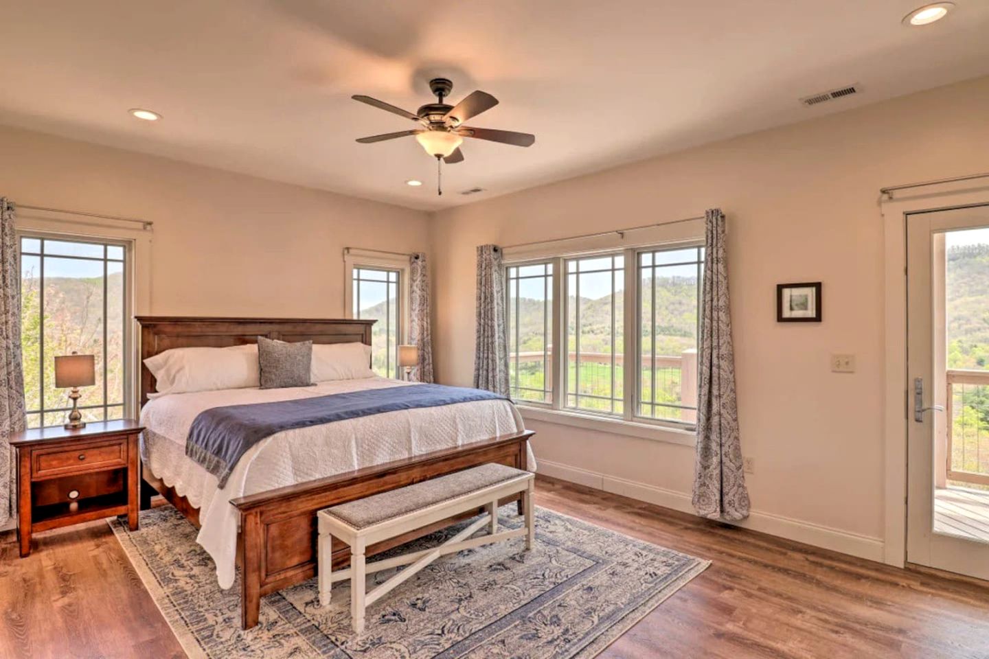 Fantastic Cottage with Incredible Sights in Candler, North Carolina