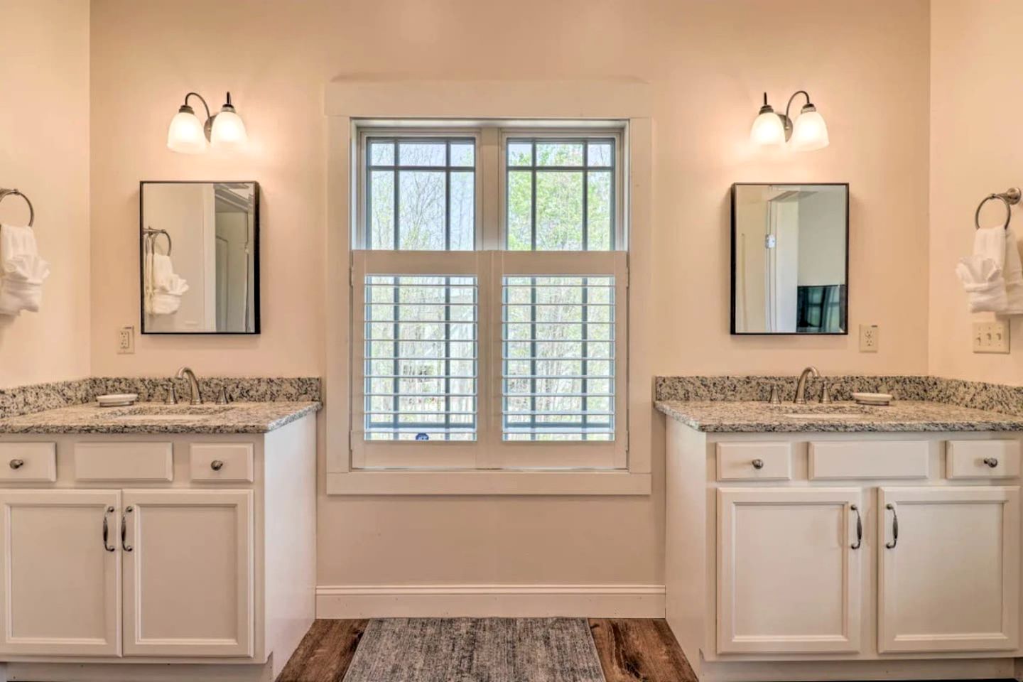 Fantastic Cottage with Incredible Sights in Candler, North Carolina