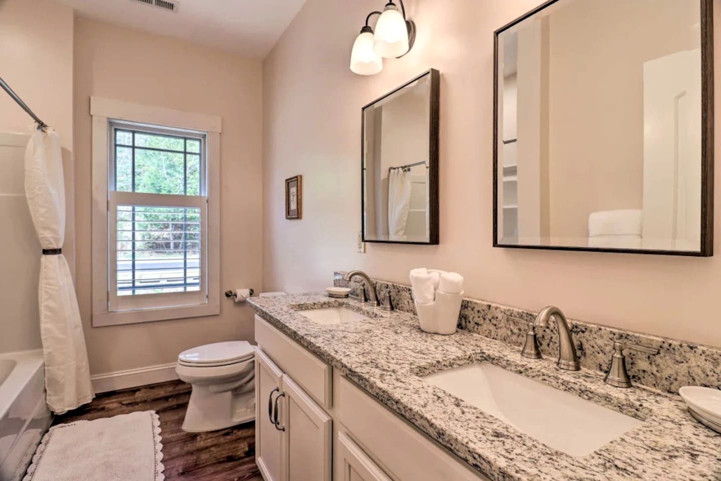 Fantastic Cottage with Incredible Sights in Candler, North Carolina