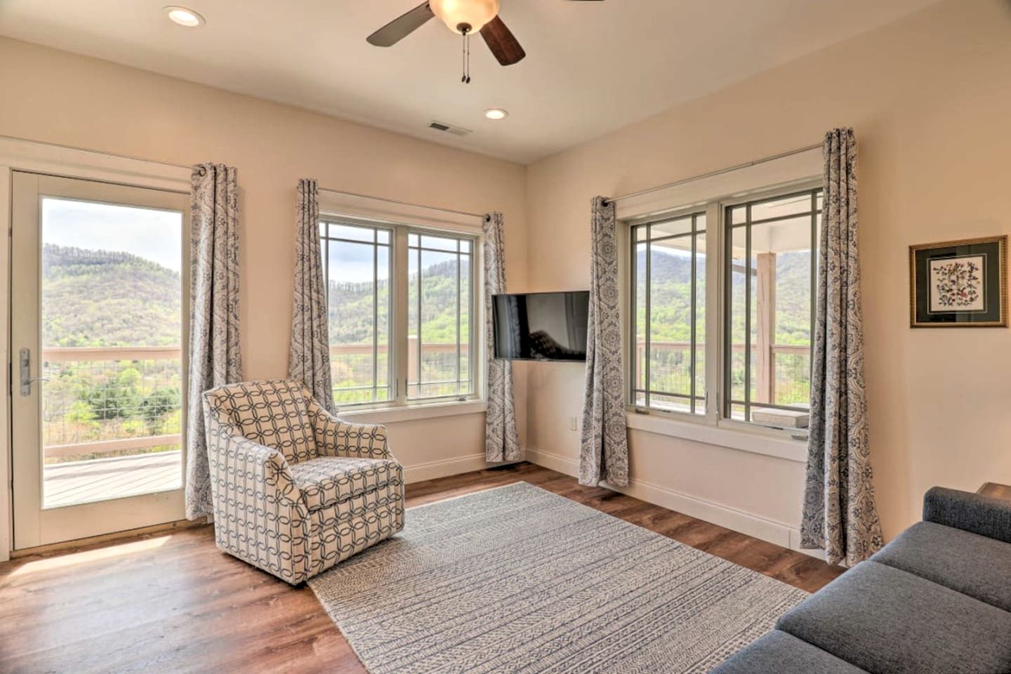 Fantastic Cottage with Incredible Sights in Candler, North Carolina