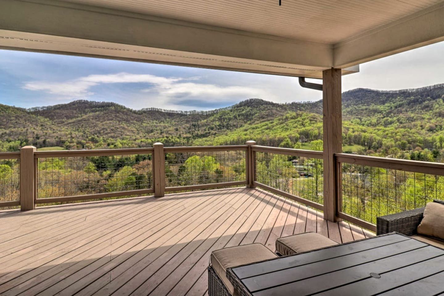 Fantastic Cottage with Incredible Sights in Candler, North Carolina