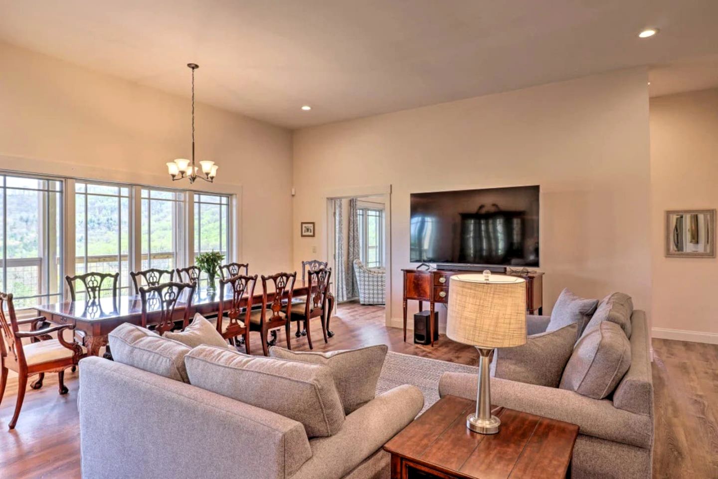 Fantastic Cottage with Incredible Sights in Candler, North Carolina