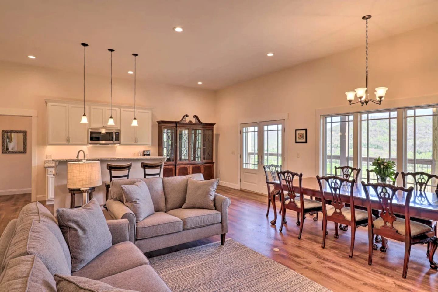 Fantastic Cottage with Incredible Sights in Candler, North Carolina