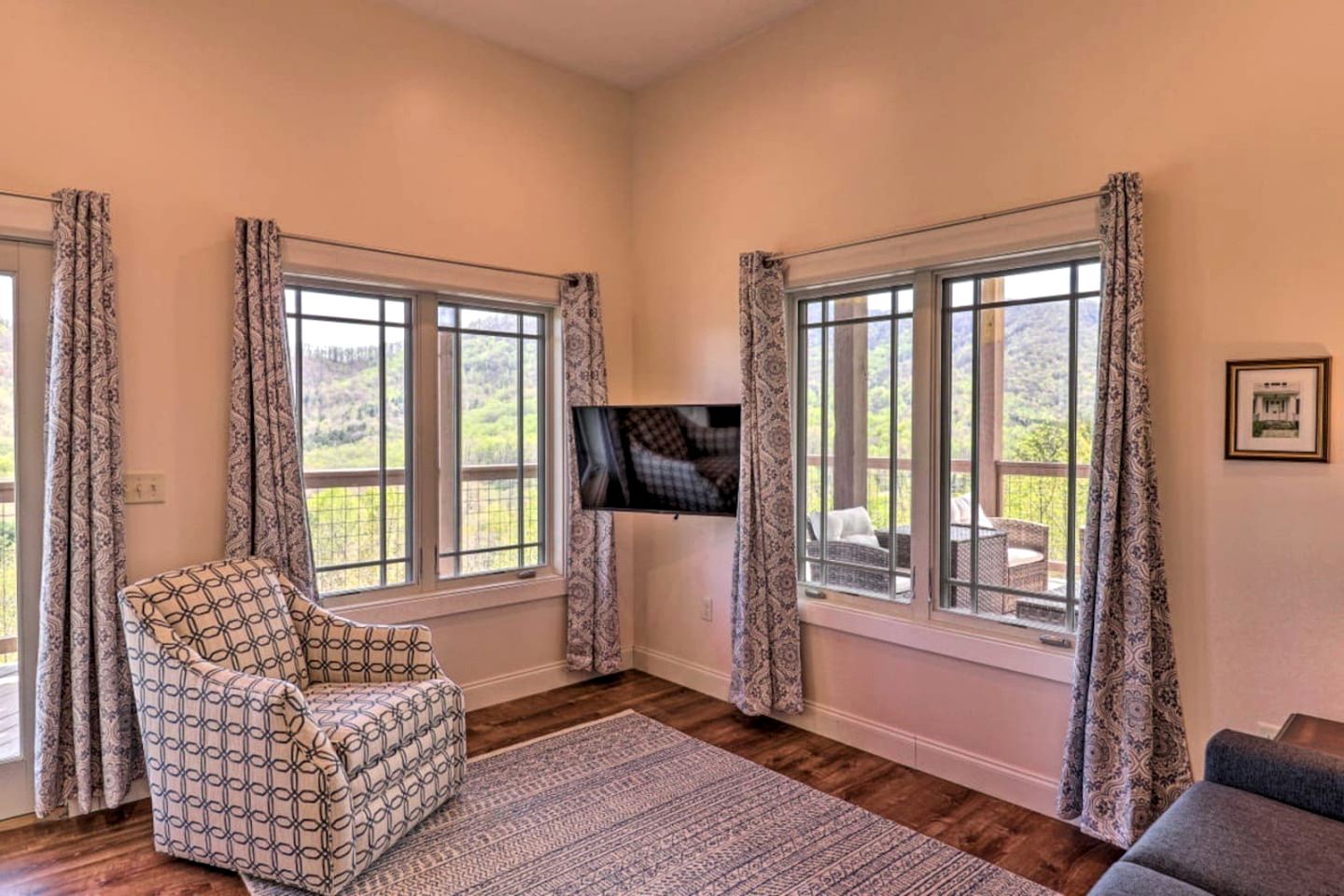 Fantastic Cottage with Incredible Sights in Candler, North Carolina