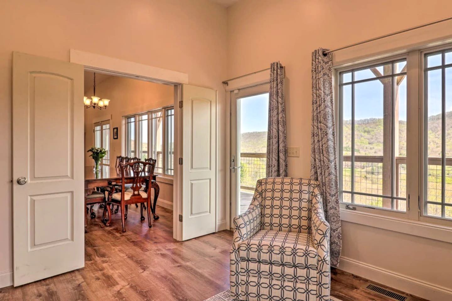 Fantastic Cottage with Incredible Sights in Candler, North Carolina