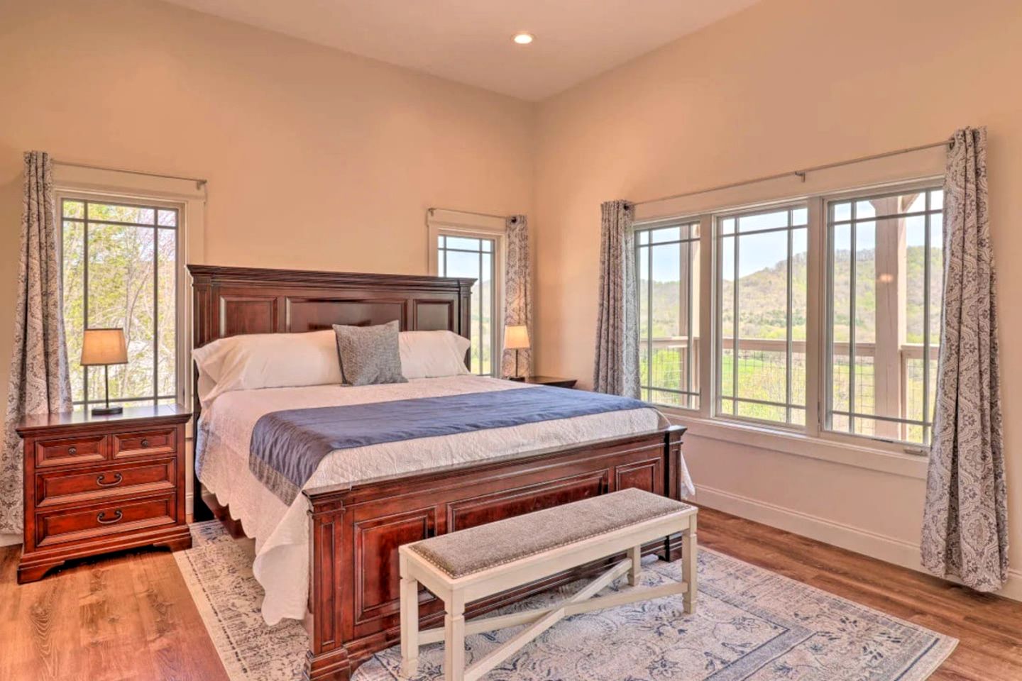 Fantastic Cottage with Incredible Sights in Candler, North Carolina