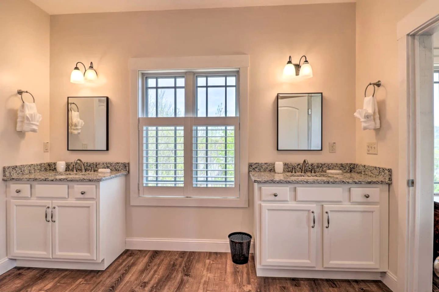 Fantastic Cottage with Incredible Sights in Candler, North Carolina