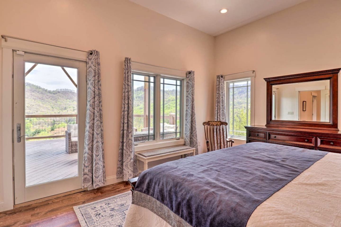 Fantastic Cottage with Incredible Sights in Candler, North Carolina