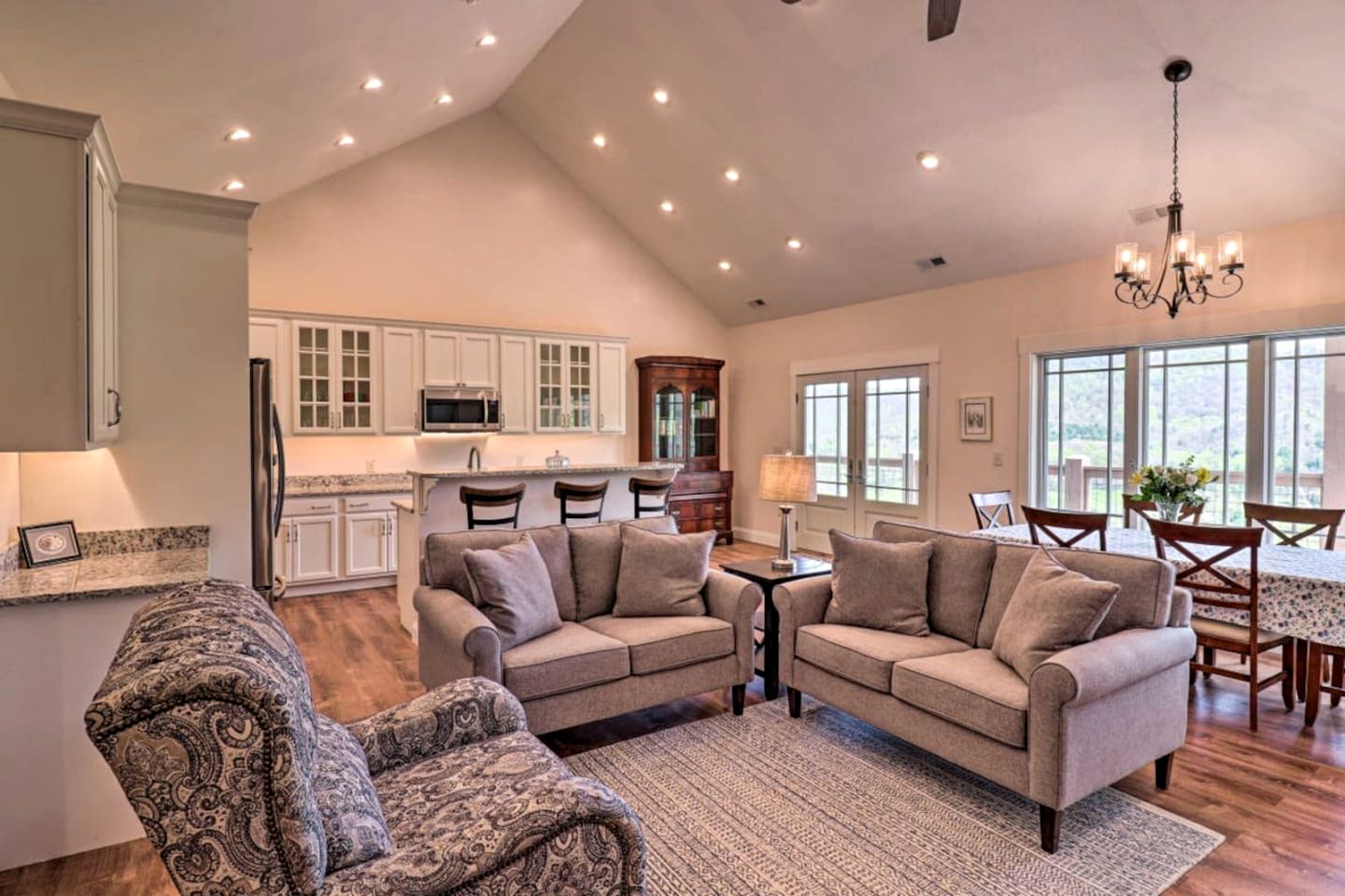 Fantastic Cottage with Incredible Sights in Candler, North Carolina