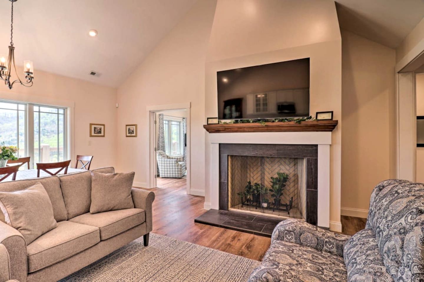 Fantastic Cottage with Incredible Sights in Candler, North Carolina