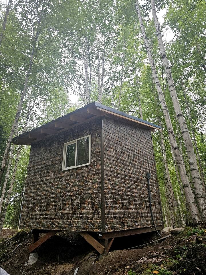 Peaceful Tiny Cabin Hideaway with Kids Play Zone + Nearby River Access for Summer in Houston, Alaska