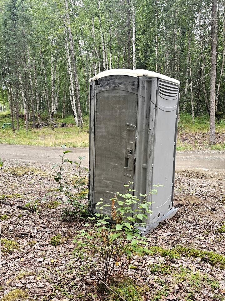 Peaceful Tiny Cabin Hideaway with Kids Play Zone + Nearby River Access for Summer in Houston, Alaska