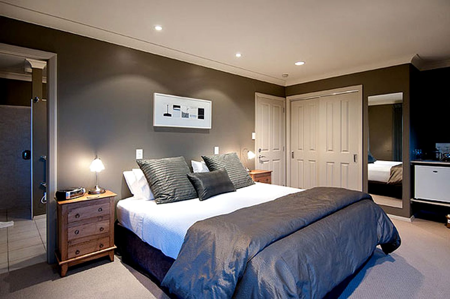 Luxury Vacation Room Rental in Stunning Lodge, Katikati, New Zealand