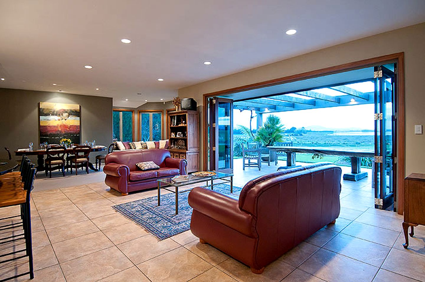 Luxury Vacation Room Rental in Stunning Lodge, Katikati, New Zealand