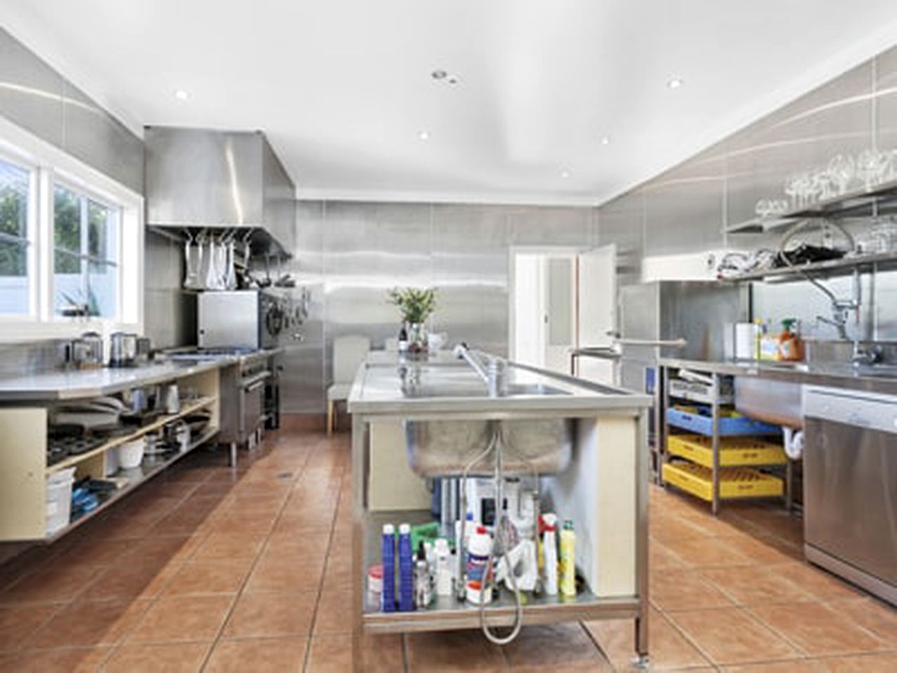 Stately Accommodation with a Pool Table near Gorgeous Lake Karapiro, North Island