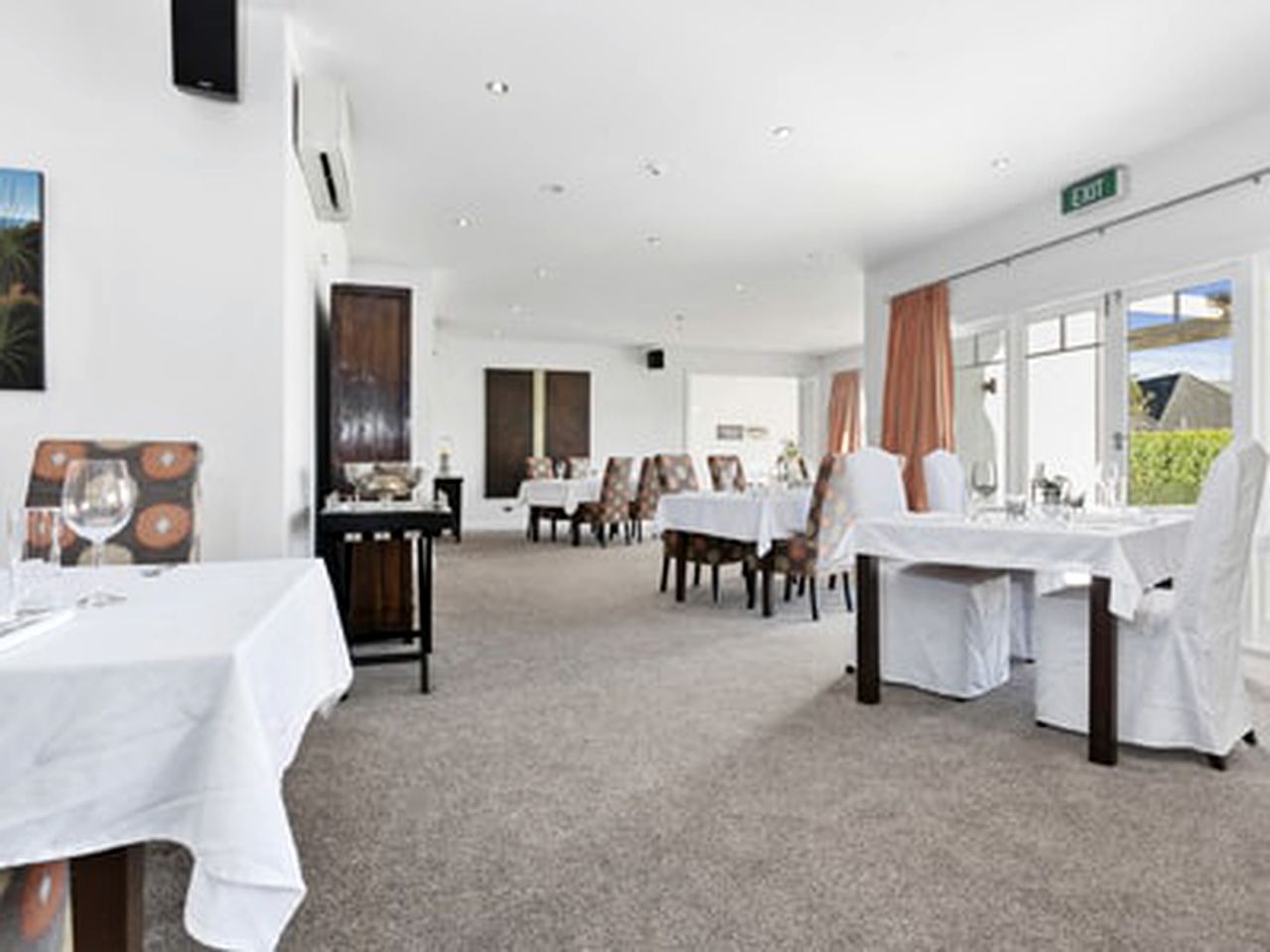 Stately Accommodation with a Pool Table near Gorgeous Lake Karapiro, North Island