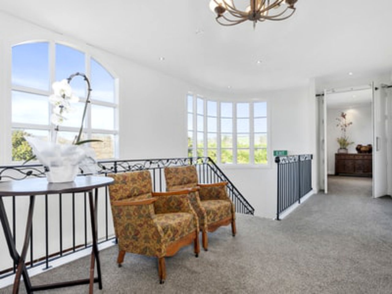 Stately Accommodation with a Pool Table near Gorgeous Lake Karapiro, North Island