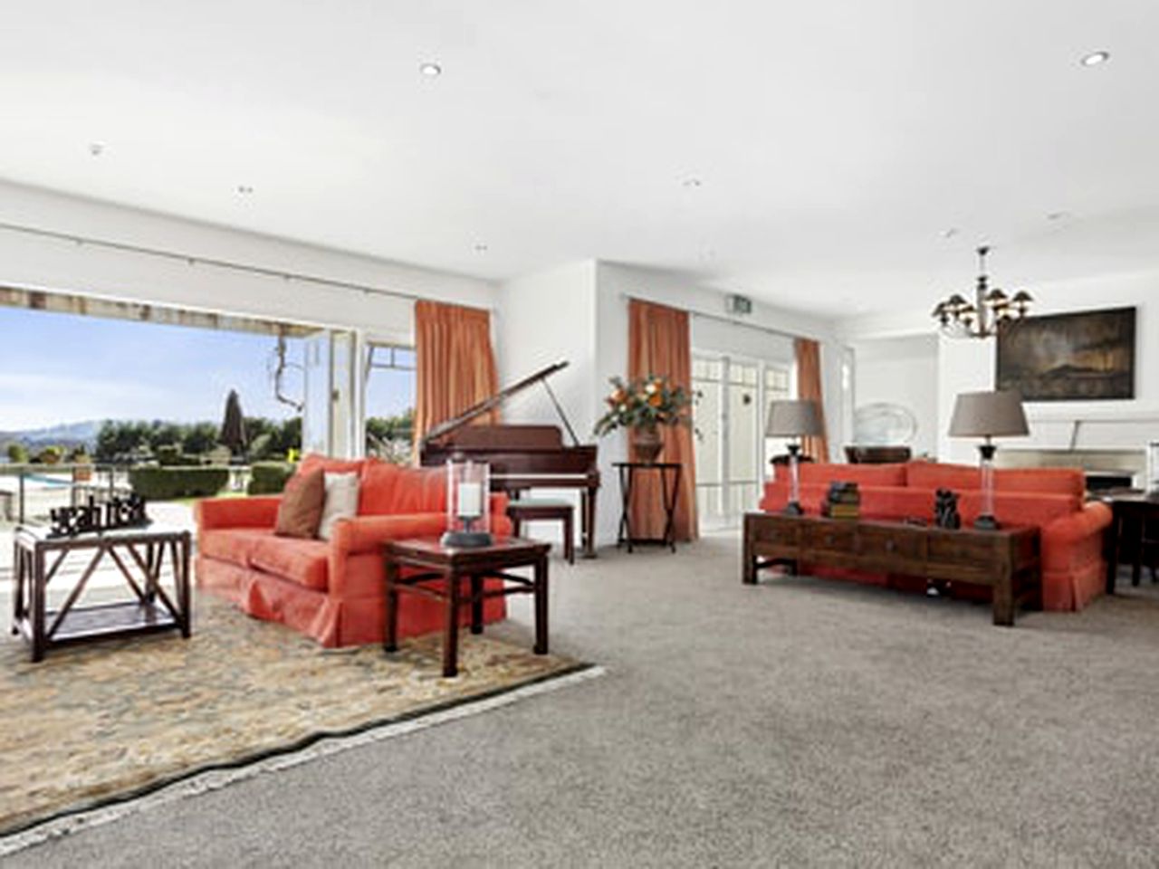 Stately Accommodation with a Pool Table near Gorgeous Lake Karapiro, North Island