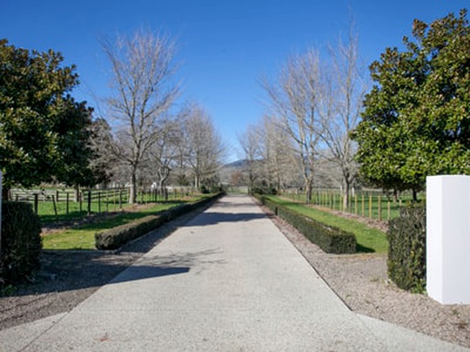 Nature Lodges (Karapiro, North Island, New Zealand)