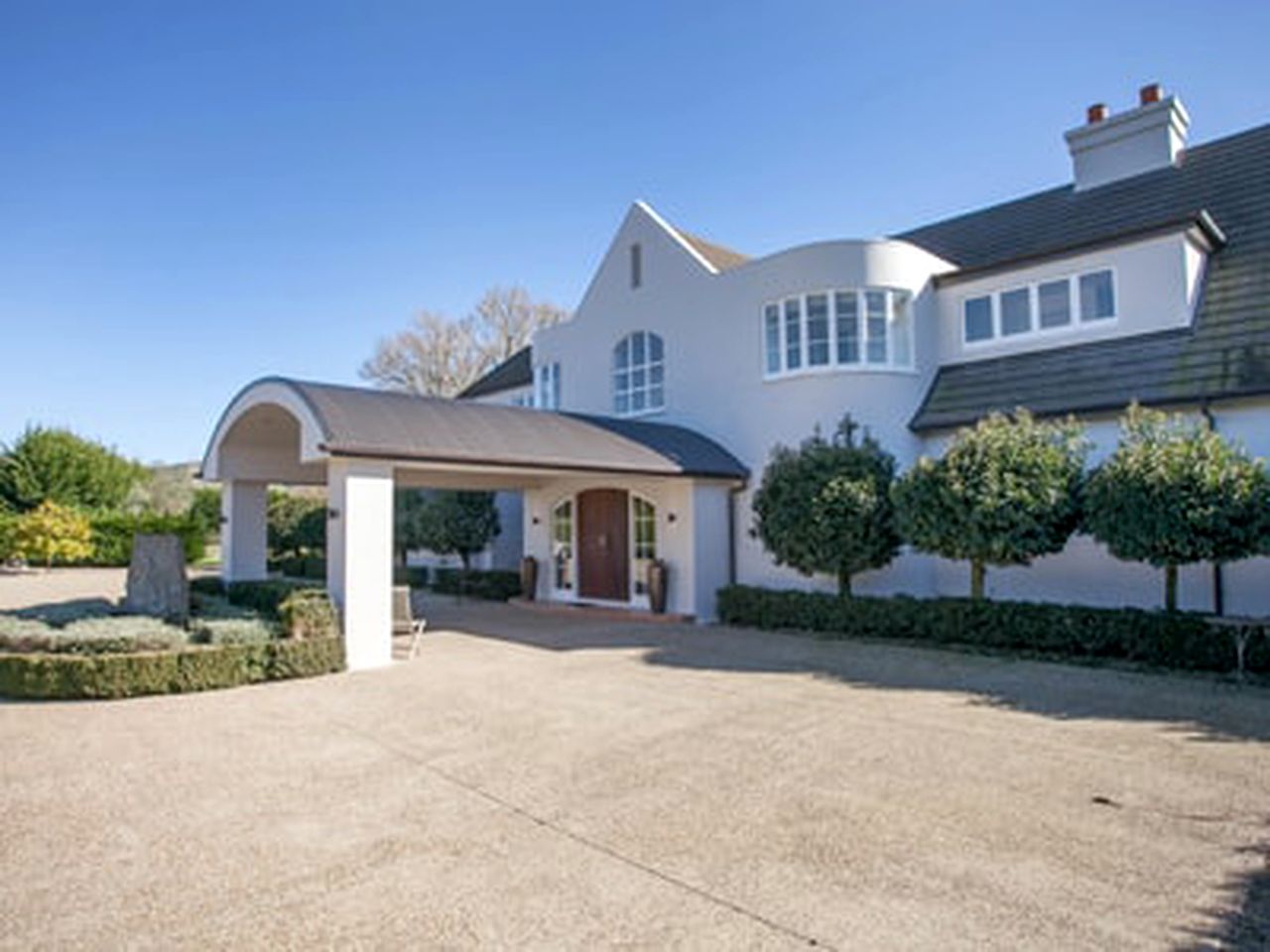 Exquisite Suite with Views of Lake Karapiro in Cambridge, North Island