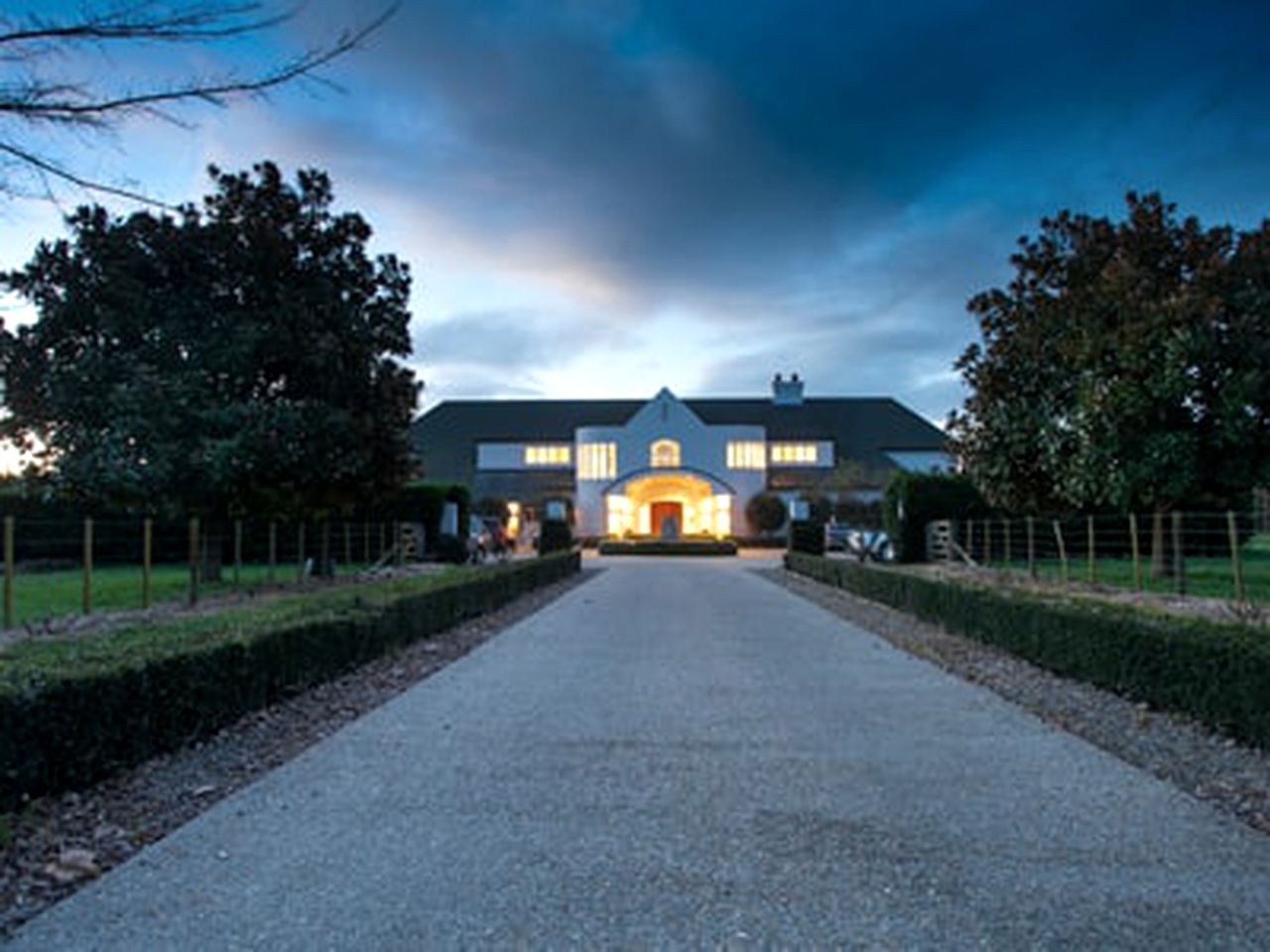 Exquisite Suite with Views of Lake Karapiro in Cambridge, North Island