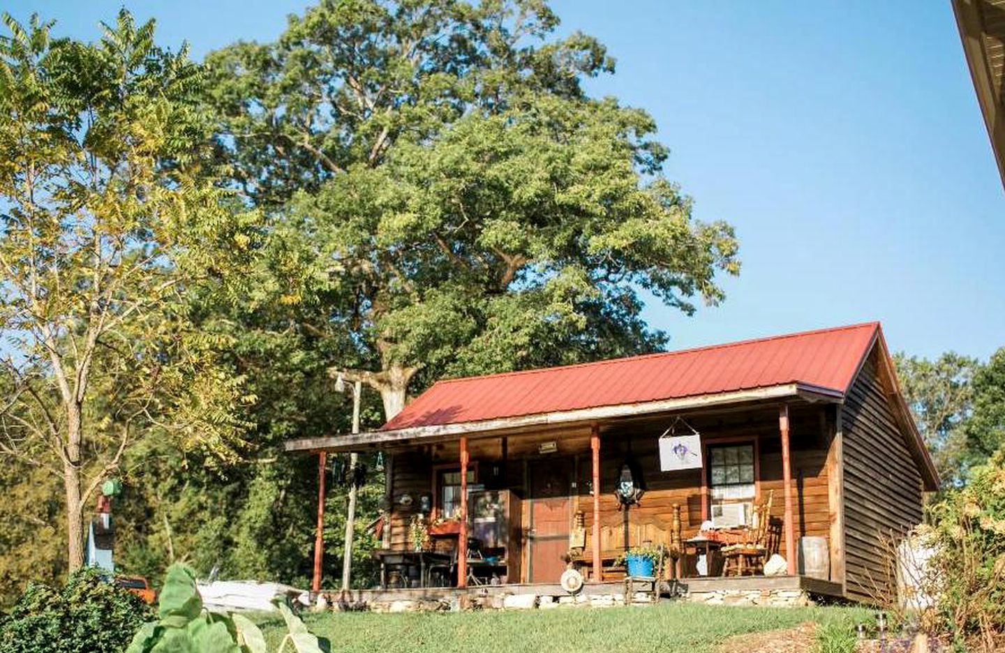 Vintage Cabin for a Romantic Getaway near Uwharrie National Forest in Denton, North Carolina