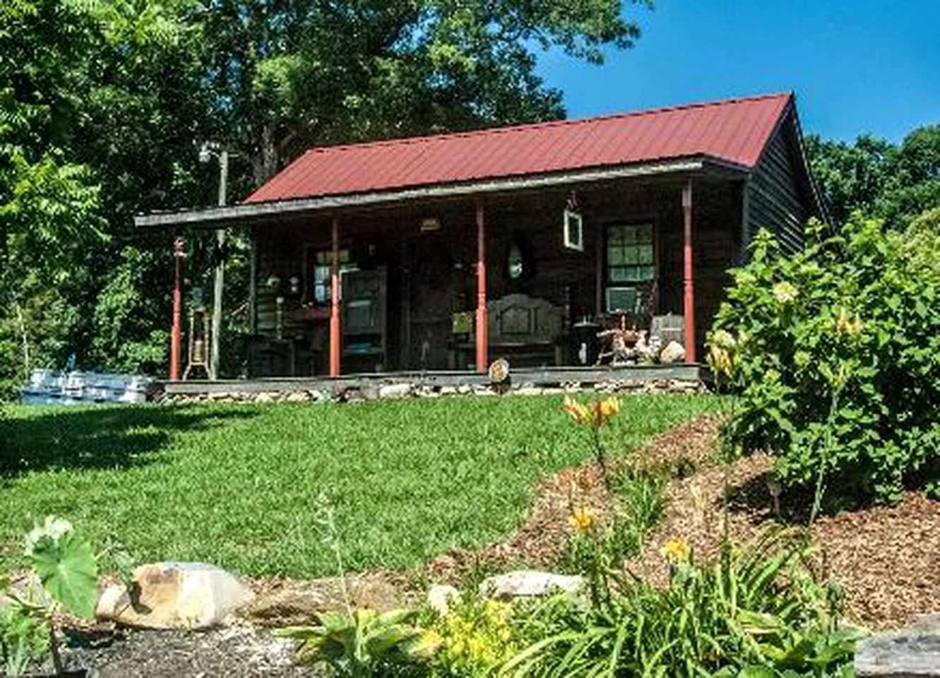 Vintage Cabin for a Romantic Getaway near Uwharrie National Forest in Denton, North Carolina