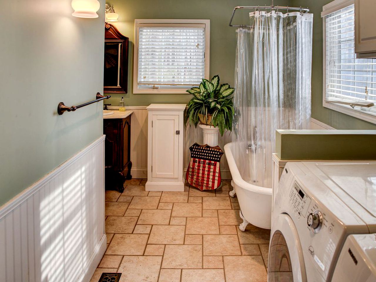 Cozy and Secluded Woodland Cabin with a Front Porch in Cookeville, Tennessee