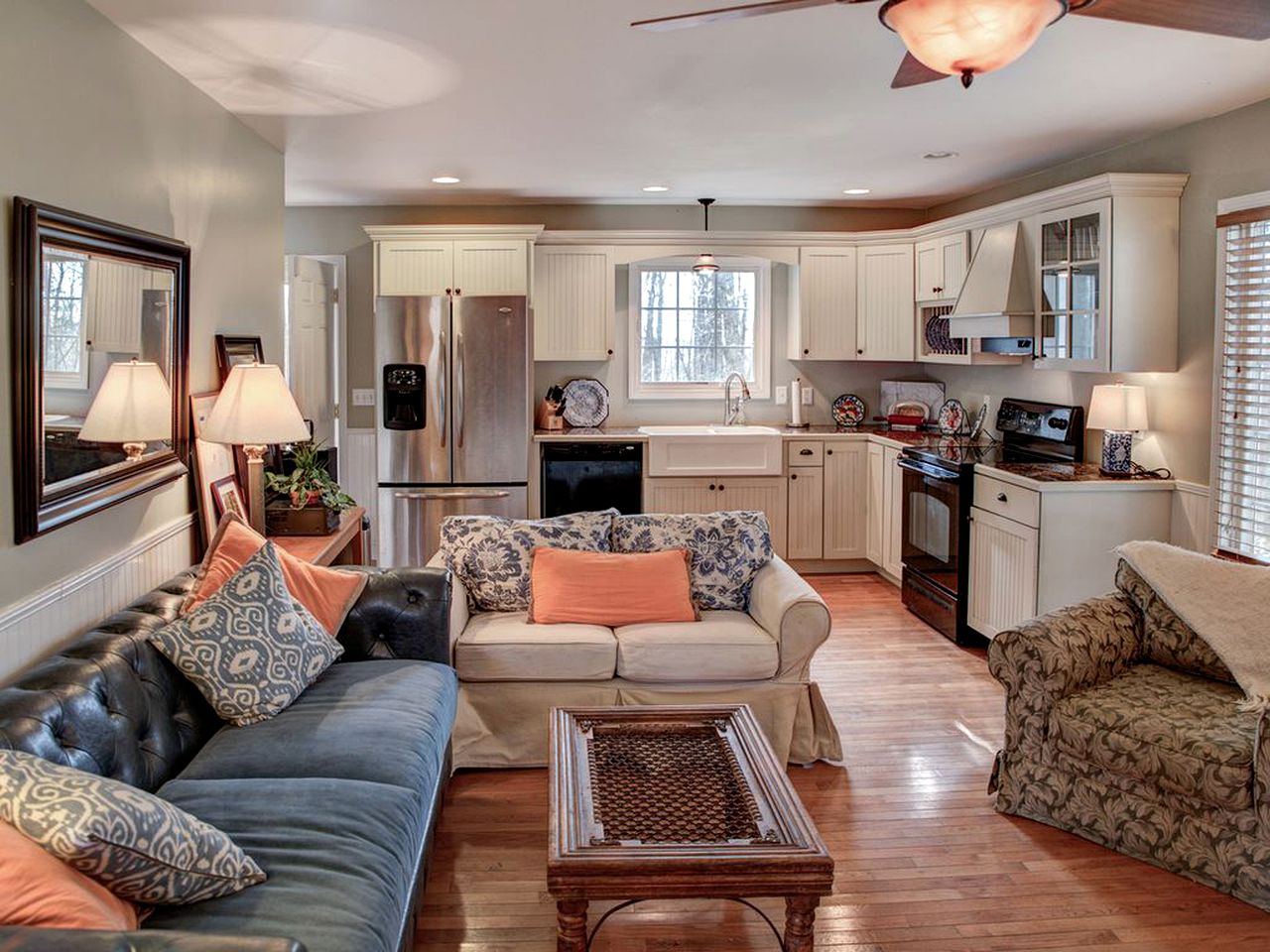 Cozy and Secluded Woodland Cabin with a Front Porch in Cookeville, Tennessee