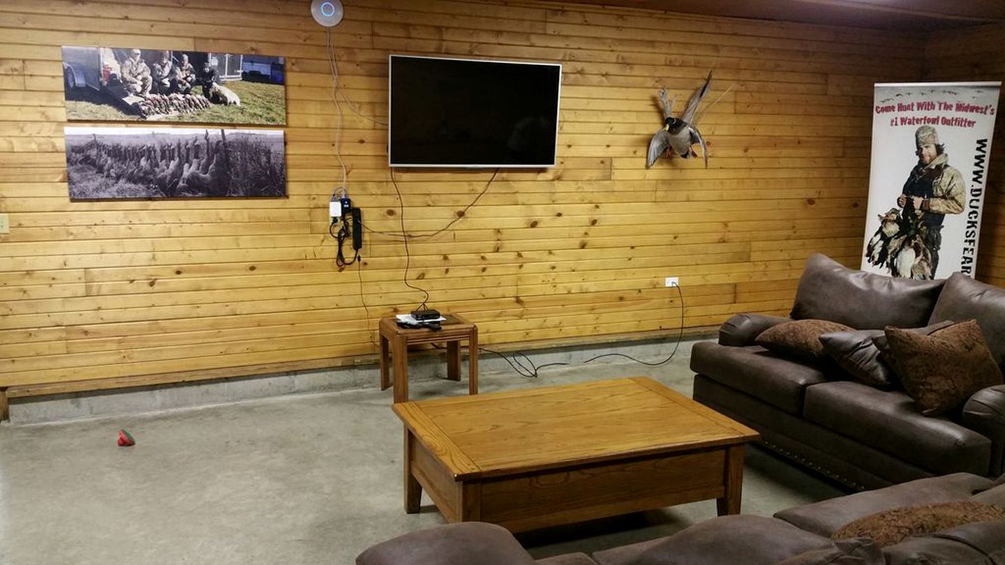 Spacious Vacation Cabin near Lac Qui Parle Lake in Dawson, Minnesota