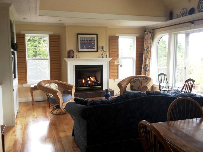 McIntyre's Cottages & Cameron House Cameron House, Beach Houses