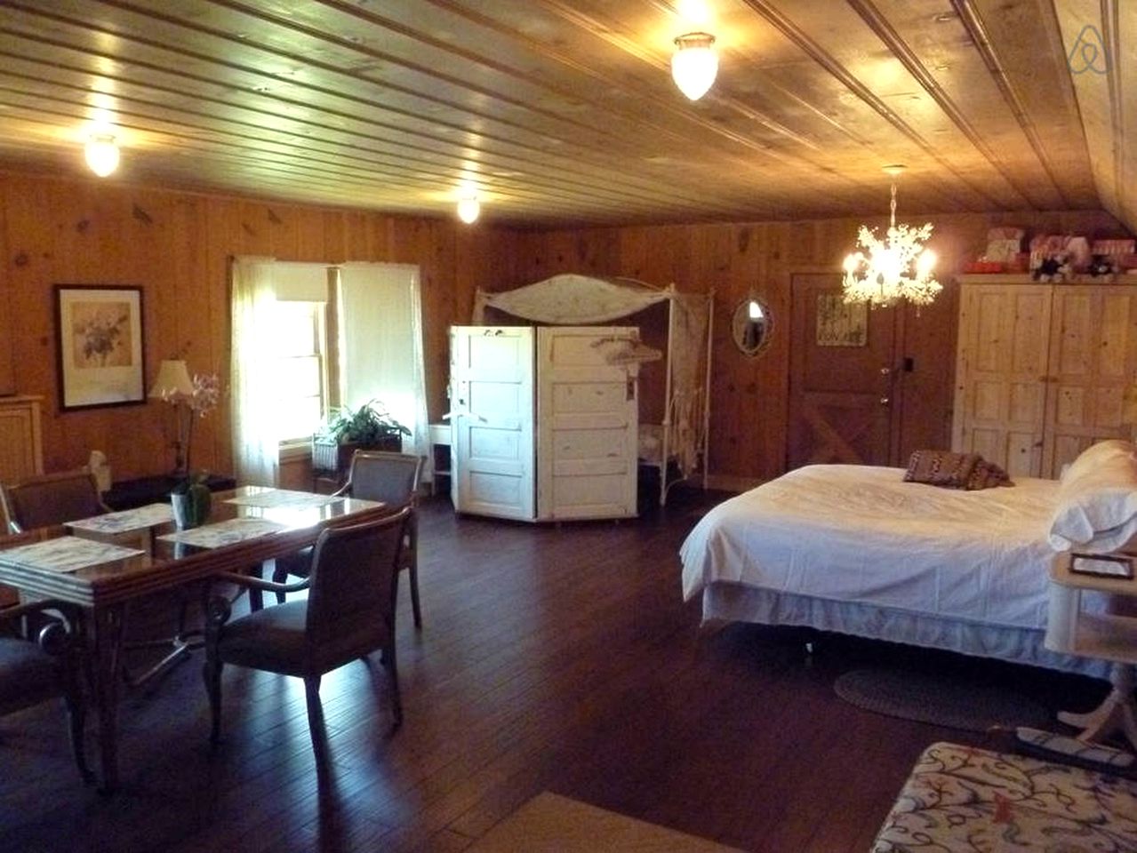 Rustic Cabin Rental in a Wild Meadow near Crater Lake National Park, Oregon