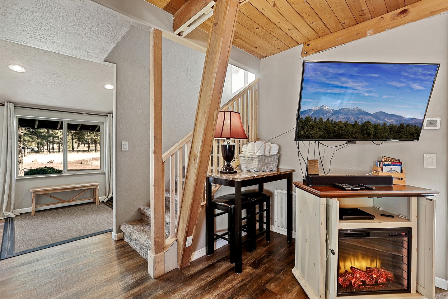 Large and Unique Cabin with a Private Hot Tub and Fire Pit with View of Mt. Eldon