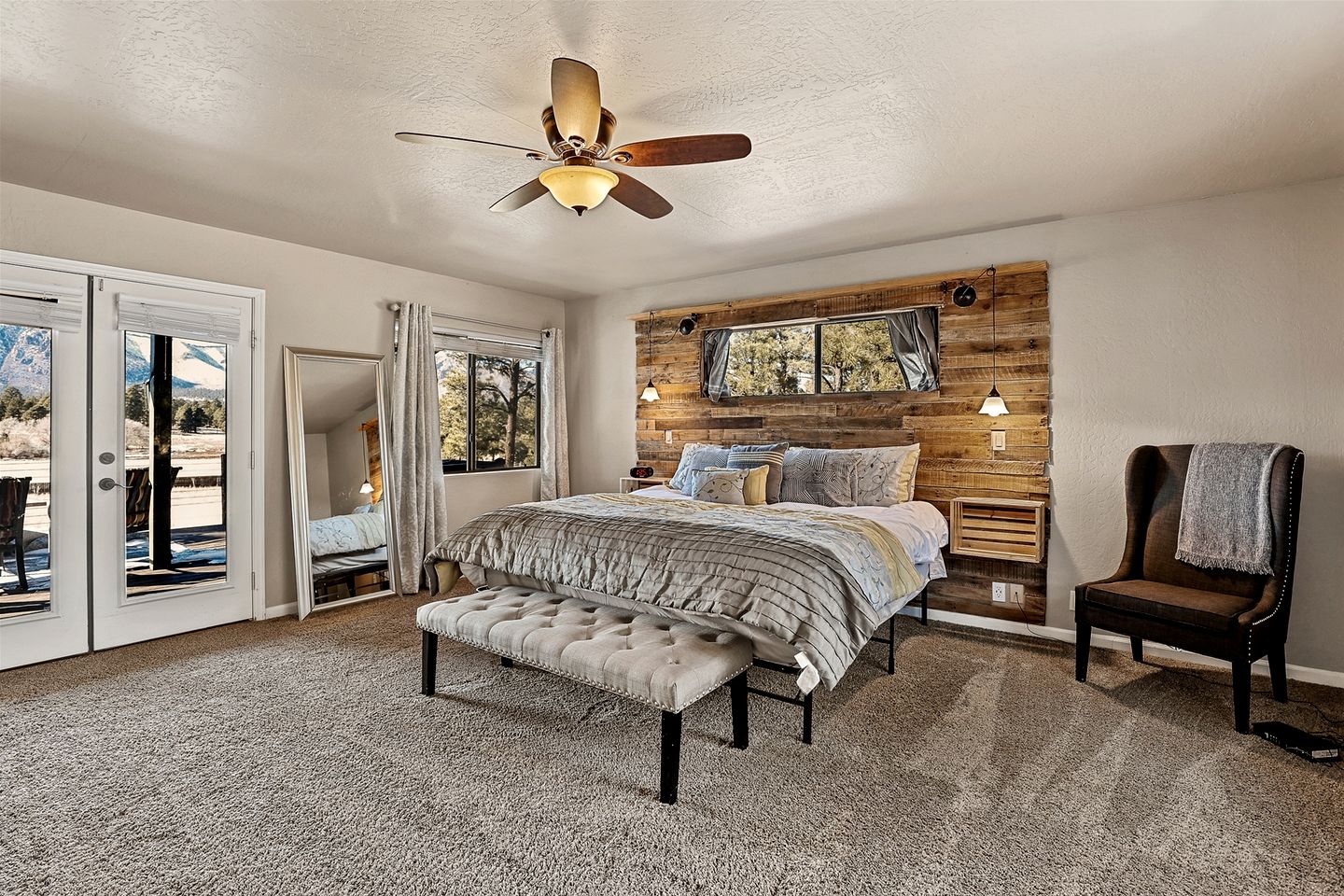 Large and Unique Cabin with a Private Hot Tub and Fire Pit with View of Mt. Eldon