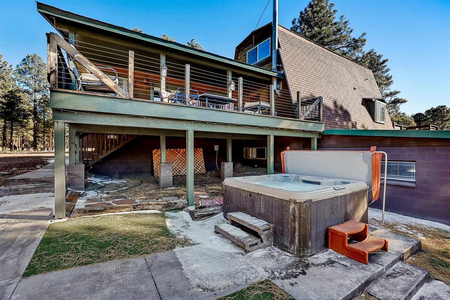Large and Unique Cabin with a Private Hot Tub and Fire Pit with View of Mt. Eldon