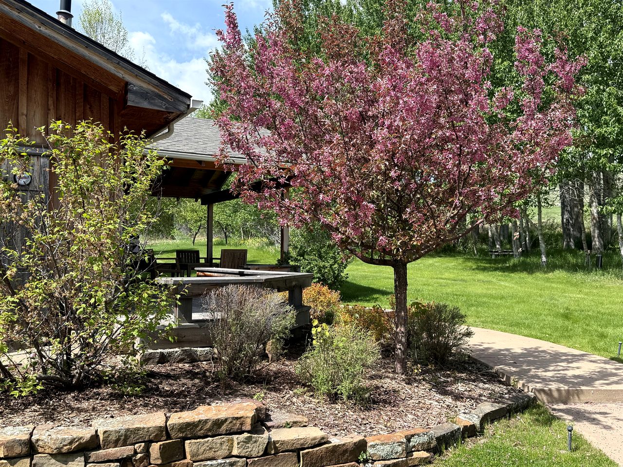 Elegant Vacation Home with Aspen Grove & Mountain Views near Ennis Lake in McAllister, Montana