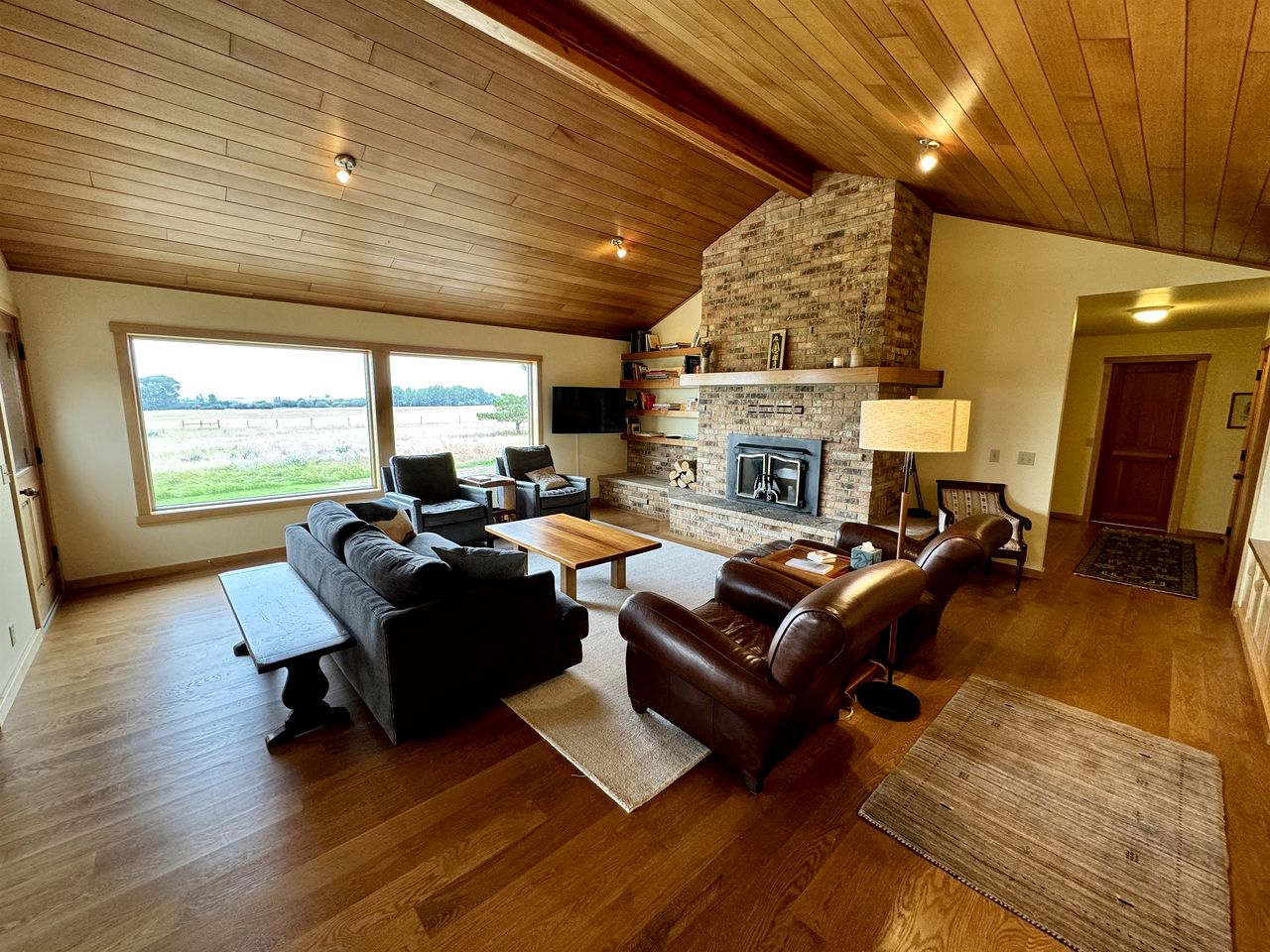 Elegant Vacation Home with Aspen Grove & Mountain Views near Ennis Lake in McAllister, Montana